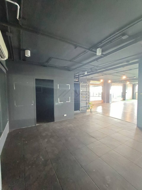 ให้เช่าพื้นที่สำนักงาน 210 ตรม. ซอยเอกมัย 22 ตึก APAI LoFT เดินทางสะดวก ใกล้ BTS เอกมัย