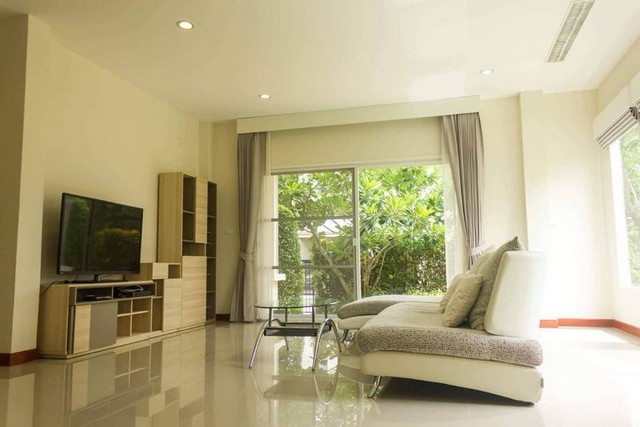 บ้านเดี่ยว 2 ชั้น พื้นที่สวนขนาดใหญ่ ในโครงการ วรารมณ์ เจริญเมือง สันกำแพง