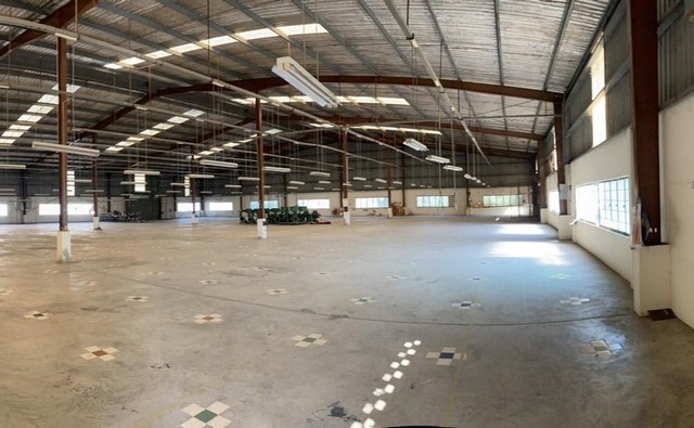 ให้เช่าโรงงาน 5000 ตารางเมตร พร้อมบ้านพักคนงาน 24 ห้อง ริมถนน บางลี่-หนองวัลย์เปรียง อ สองพี่น้อง จ สุพรรณบุรี