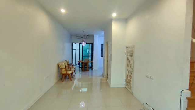 หลังมุม 23 ตร.วา.ถ.สาทร-กัลปพฤกษ์ ตลาดสำเพ็ง 2 450ม.ให้เช่าทาวน์โฮม 3 ชั้น 280 ตร.ม.ติดถนนใหญ่ MRT หลักสอง ไพโอเนียร์ส 9.4 กม.3 นอน 3 น้ำ