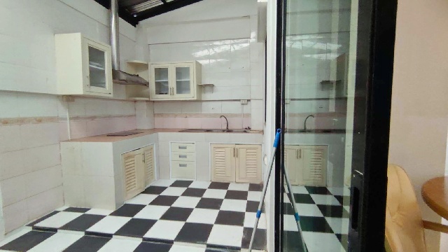 ตลาดสำเพ็ง 2 450ม.ให้เช่าทาวน์โฮม 3 ชั้นหลังมุม 3 นอน  ถ.สาทร-กัลปพฤกษ์ 24 ตร.วา.284ตร.ม.ติดถนนใหญ่ MRT หลักสอง ไพโอเนียร์ส 3 น้ำ