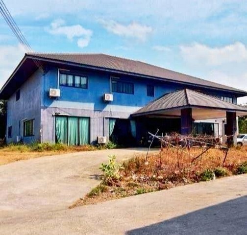 ขายด่วน!!!!โรงงานทำเมล็ดพลาสติกพนัสนิคมชลบุรี ที่ดินพร้อมอาคารโรงงาน 1หลังสีเหลือง พื้นที่ใช้สอย 4,500 ตรม