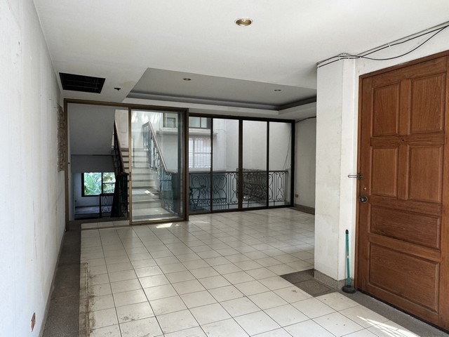 ขายทาวน์โฮม4.5ชั้น 35 ตร.ว. ย่านสุุขมวิท71ซอยปรีดีพนมยงค์ 14 ใกล้ทางด่วนBTSพระโขนง