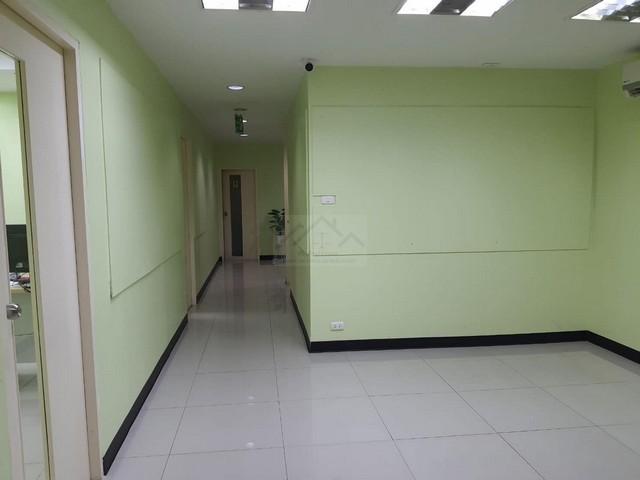 ให้เช่าอาคารพาณิชย์ 5 ชั้น 1,080 ตรม. มีชั้นดาดฟ้า มีลิฟท์ ซอยรัชดาภิเษก 22 ใกล้ MRT รัชดาภิเษก