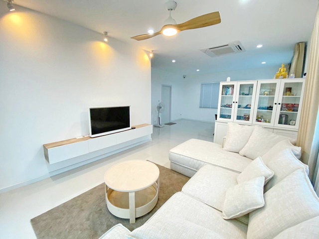 รร.นวมินทราชินูทิศ 4กม.ตลาดบางปูใหม่ 5.9กม.  4-5นอน ขายขาดทุนจำเป็นต้องใช้เงิน คฤหาสน์เดี่ยวใหญ่ 2ชั้น หลังมุม อยู่หน้าสวน 80ตร.วา.