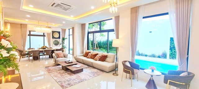 พอร์เฟค อ่อนนุช APLลาดกระบัง 2.5 กม. สุขุมวิท 77 รร.นานาชาติชาร์เตอร์ 4.9 กม. 6นอน.ขาย-เช่าคฤหาสน์หรู 2 ชั้น 8คัน  เฟอร์ วิวสระว่ายน้ำ 7น้ำ