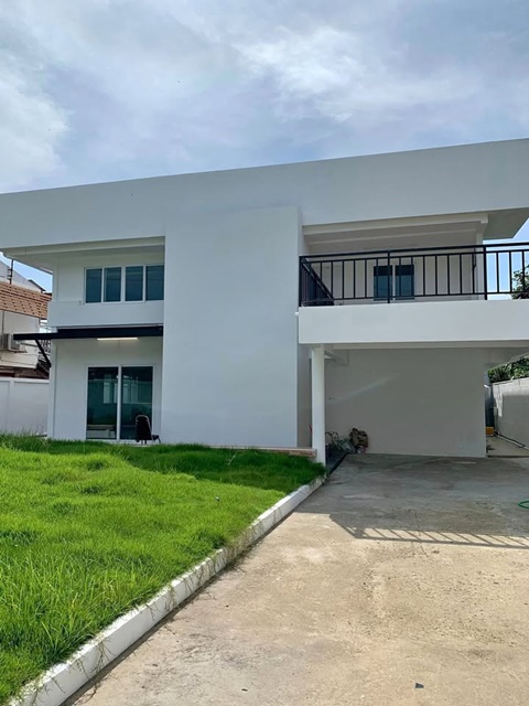 แอร์พอร์ตลิงค์ หัวหมาก 1.7 กม. 5นอน ให้เช่าคฤหาสน์ บ้านเดี่ยว 2 ชั้น พื้นที่ 112 ตารางวา ถนนพัฒนาการ55-63