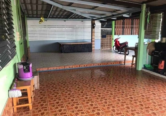 ขายที่ดินพร้อมสิ่งปลูกสร้าง​  2 หลัง​  บนเนื้อที่​  130 ตรว ​ถนนดีถนนกว้าง​  6​ ล้อ​ วิ่งสวนได้