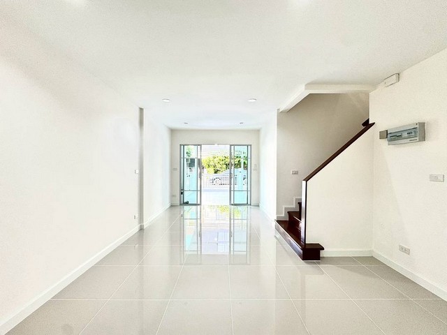 ขายทาวน์เฮ้าส์รีโนเวทใหม่ เดอะ วิลล่า รัตนาธิเบศร์ ซอยท่าอิฐ ทำเลทอง ใกล้ MRT บางรักน้อยท่าอิฐ