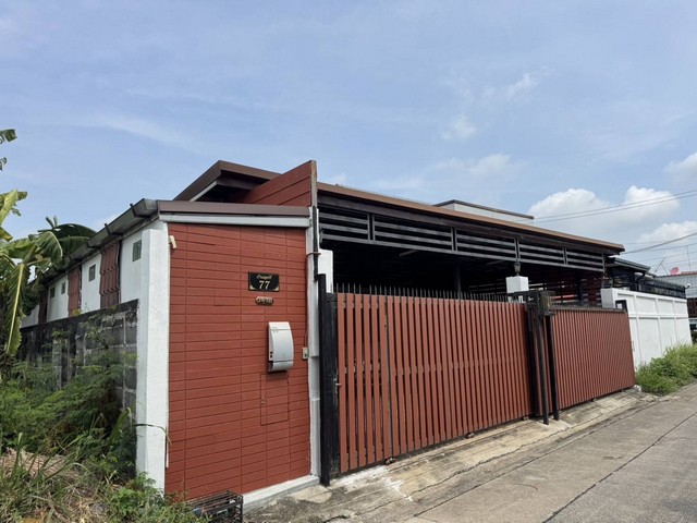 ขายด่วนๆ   บ้านเดี่ยว 2 ชั้น  พร้อมอยู่ค่ะ  พิกัด รามอินทรา 27 บ้านทหารผ่านศึกเกาหลี แขวงอนุสาวรีย์ เขตบางเขน กทม