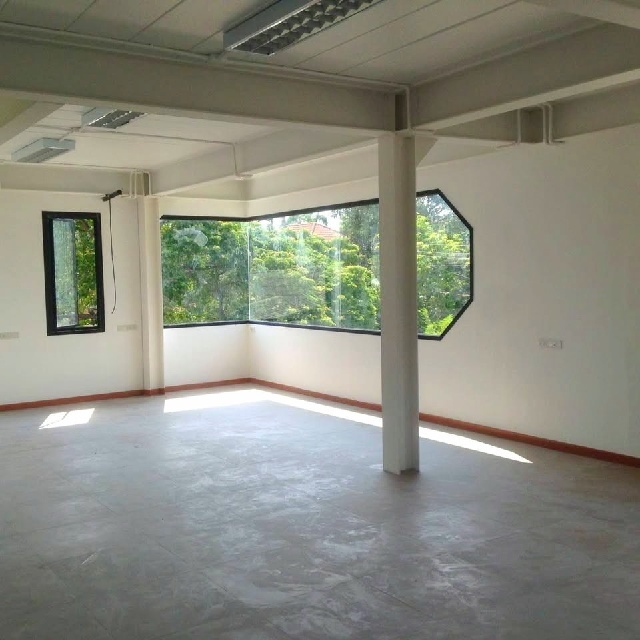 BTSบางจาก 900ม.100ตร.วา.ให้เช่าพื้นที่สำนักงาน ชั้น 2 110 ตร.ม. เซาธ์อีสบางกอก 2.4 กม.2 แอร์ หาของกินสะดวก ตลาดบางจาก 1.4 กม. ถ.สุขุมวิท