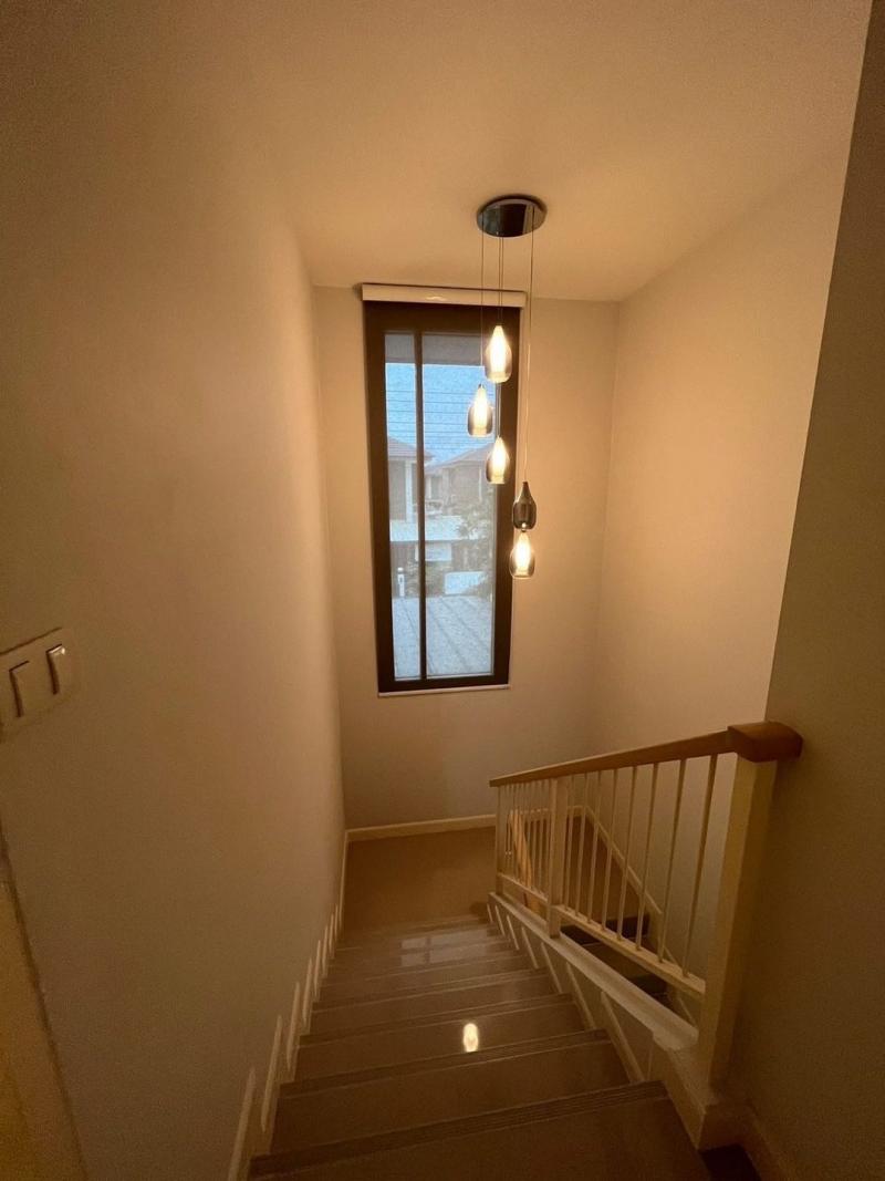 The #Urbana 6 ขาย 3.49 ล้าน 39.9 ตรว. #สันกำแพง บ้าน 2 ชั้น #เฟอร์นิเจอร์ไม้แท้ built in ทั้งหลัง บ้านสวย สภาพดี พร้อมเข้าอยู่ได้เลย