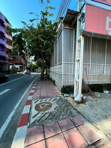 ให้เช่าอาคารพาณิชย์ 2 คูหา  พื้นที่ใช้สอย ประมาณ 600 ตร.มห้องมุม 4 ชั้นครึ่ง + 1 ดาดฟ้า