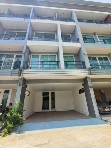 ให้เช่าทาวน์โฮม4ชั้น 300ตร.ม.ย่านรามอินทราใกล้แฟชั่นไอแลนส์,MRTวงแหวนรามอินทรา