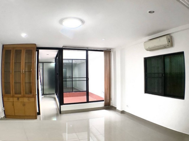 ให้เช่าทาวน์โฮม3ชั้นย่านลาดพร้าว69ใกล้MRTลาดพร้าว71 Big-C ลาดพร้าว เลียบทางด่วน บดินทรเดชา 3