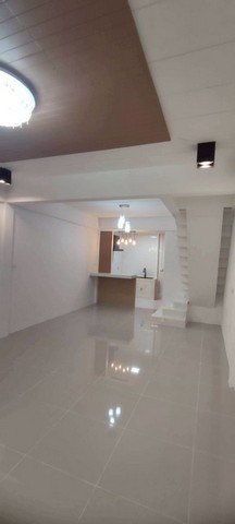 KDH0119 ขายทาวน์เฮ้าส์ แฟมิลี่ ปาร์ค (นาป่า) ขนาด 16 ตร.วา 2 ชั้น  รีใหม่ทั้งหลัง