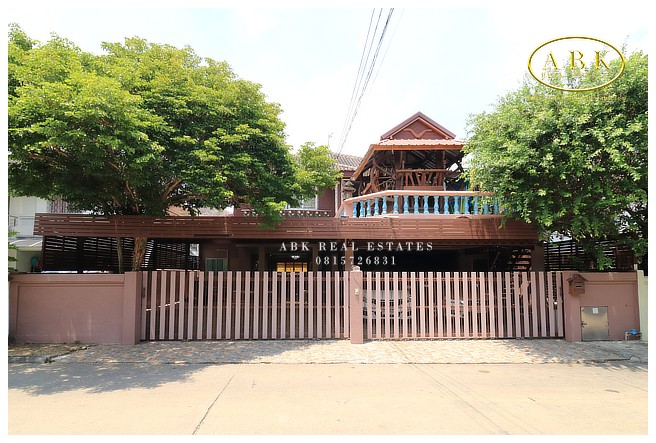 ขาย บ้านเดี่ยว ศุภาลัย แกรนด์ เลค อยู่ด้านหน้าโครงการ ราคา 4.99 ล้านบาท