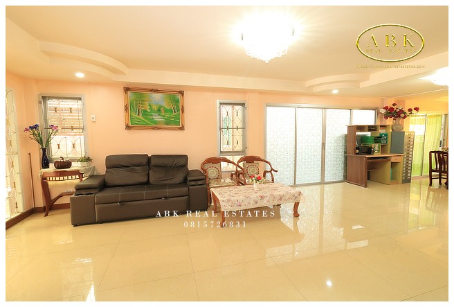 ขาย บ้านเดี่ยว ศุภาลัย แกรนด์ เลค อยู่ด้านหน้าโครงการ ราคา 4.99 ล้านบาท