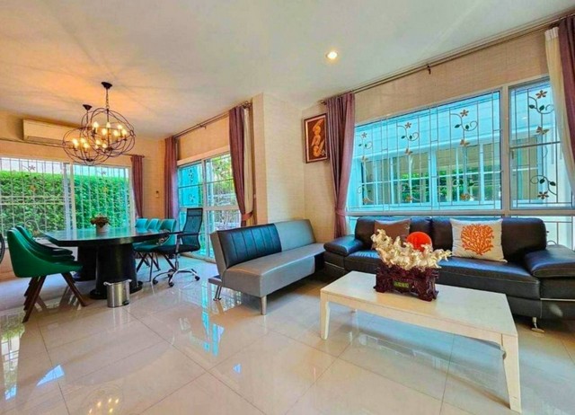 ขายบ้านเดี่ยว 2 ชั้นสวบหรูพร้อมอยู่  บนเนื้อที่100 ตารางวา  4 ห้องนอน 4 ห้องน้ำ