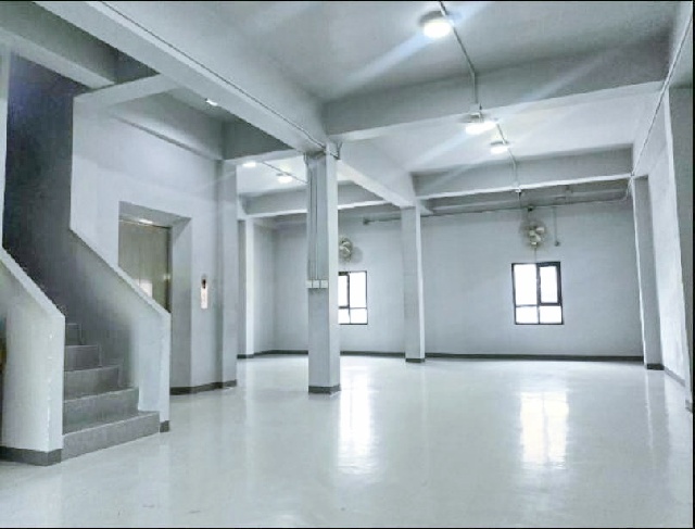 ปรีดี มีลิฟท์ในตัว BTS พระโขนง 900ม.สุขุมวิท71 ให้เช่าโฮมออฟฟิศ  3 ชั้น รร.นานาชาติเซนต์แอนดรูว์ 1.2 กม.3 ออฟฟิศ 2 น้ำ