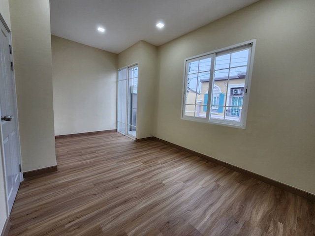 BH3567 ให้เช่า-ขาย ทาวน์โฮม Golden Town ฟิวเจอร์-รังสิต พร้อมอยู่ สภาพใหม่ ใกล้ Future Park แบบบ้านมิลาโน สไตล์ยุโรป พื้นที่ใช้สอย 103 ตร.ม.