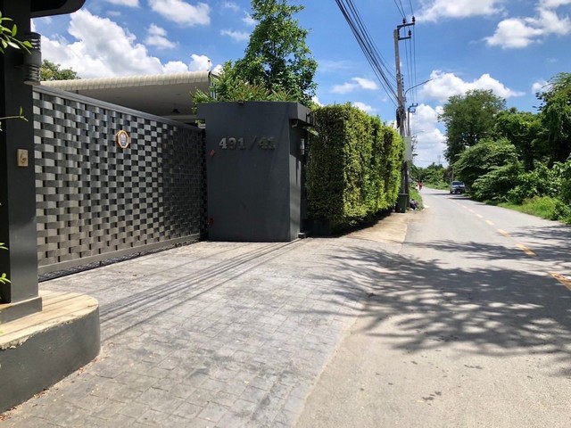 บ้านเดี่ยว เนื้อที่ 1 ไร่ บ้าน 2 หลัง บ้านสวยพร้อมอยู่ ใกล้ รพ ศิริราช 3.5 km อยู่ในซอยจรัญ 35