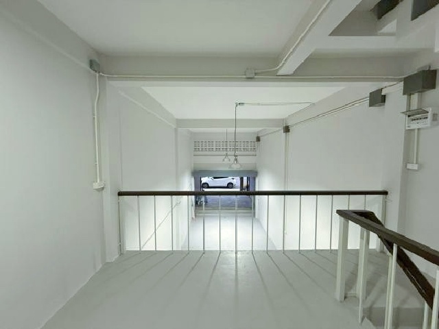 ขาย-เช่าอาคารพาณิชย์ 3.5 ชั้น เซ็นทรัล ฉะเชิงเทรา 2.8 กม. ปรับปรุง ทาสีใหม่ 25 ตร.วา.305 ตร.ม.3 นอน 2 น้ำ ทำเลดี ติดถนน แม่น้ำบางปะกง