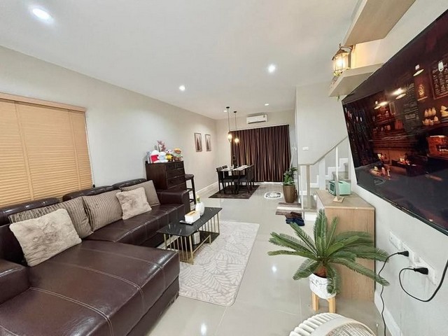 ให้เช่าบ้านเดี่ยวสวย 2 ชั้น มีพื้นที่รอบบ้าน โครงการ กาญจน์กนกวิลล์22 สารภี