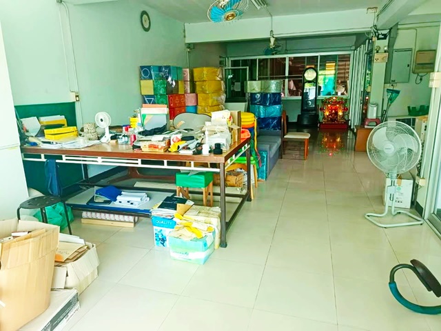 รถไฟฟ้า ตลาดมีนบุรี 1.5 กม.ให้เช่าด่วน อาคารพาณิชย์ 3ชั้น และ โกดัง รวม 1390ตรม.บนพื้นที่ 1 ไร่ ย่านมีนบุรี