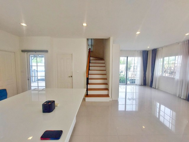 บ้าน โกลเด้น นีโอ สาทร ขนาด 0 Rai 0 ngan 55 SQ.WA 13900000 B.   NICE!