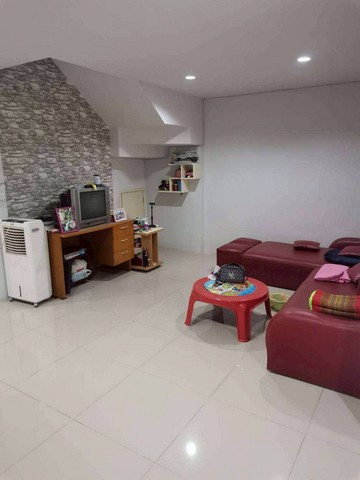 ขายทาวน์โฮม 2 ชั้นห้องริม 22.8 ตร.วา หมู่บ้านมณฑาทิพย์ 5 ใจกลางเมืองนครปฐม   ZW557