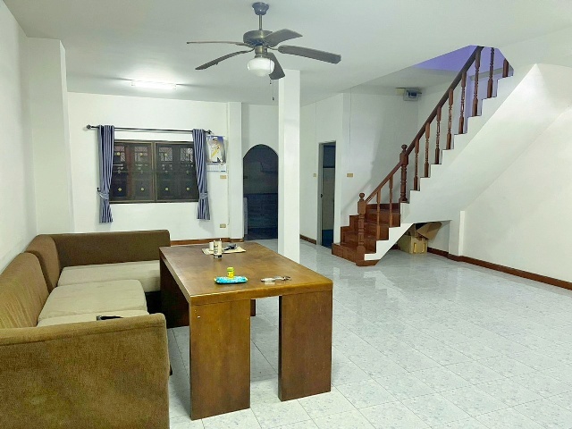 MRT ราษฎร์พัฒนา 2กม. ให้เช่าทาวน์เฮ้าส์ 2ชั้น 3นอน 2น้ำ 24ตร.วา. 200ตร.ม. รร.นานาชาติฮีทฟิลด์ 3.9 กม.