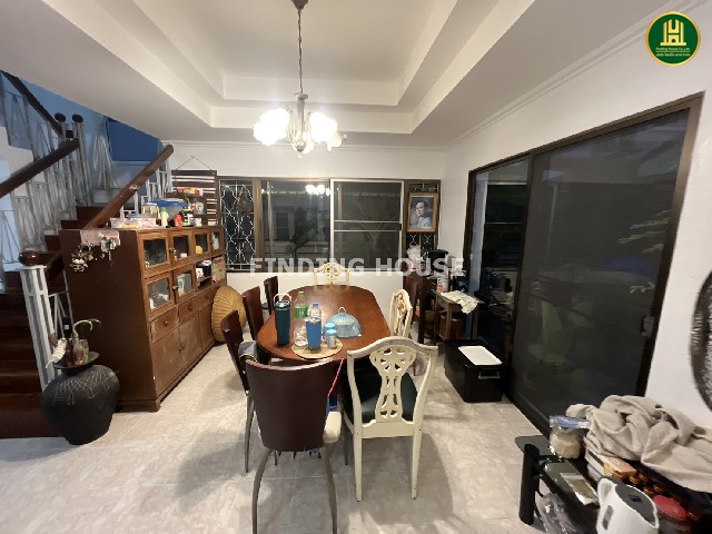 ขายบ้าน หมู่บ้านเทอเรสฮิลล์ ศรีราชา พื้นที่ 76 ตร.วา 4 นอน 4 น้ำ ทำเลดี บ้านหลังมุม