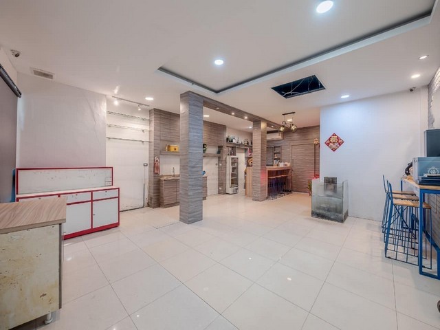 ขายโฮมออฟฟิศ 4 ชั้น 338 ตรม. ติดถนน ย่านคู้บอน รามอินทรา ริมถนนคู้บอน ระหว่าง 6 และ 8 ทำเลดี ใกล้รถไฟฟ้า สายสีชมพู สถานี คู้บอน