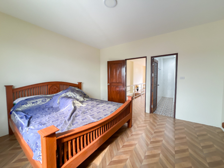 อาคารพาณิชย์ 3 ชั้นให้เช่า 3 ห้องนอน 4 ห้องน้ำ ติดถนนใหญ่ ทำเลดีในหน้าทอน เกาะสมุย เหมาะทำออฟฟิศ คลินิก หรือโชว์รูม