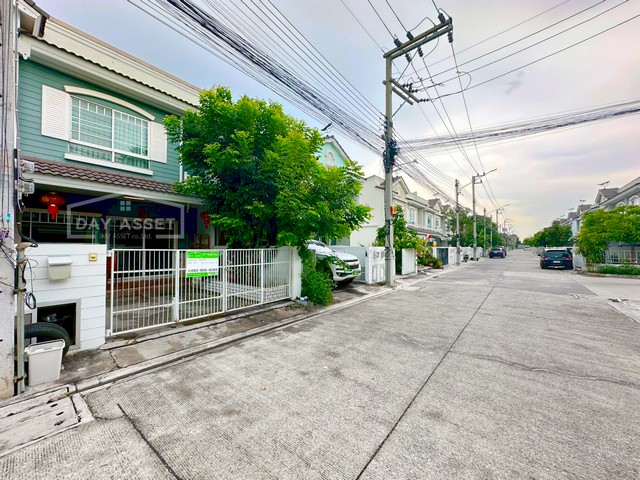 ขายทาวน์เฮ้าส์ 2 ชั้น หมู่บ้าน วิลลาจจิโอ รังสิต-คลอง 3 เนื้อที่ 18.1 ตร.ว. ขายเพียง 2,290,000 ล้านบาท