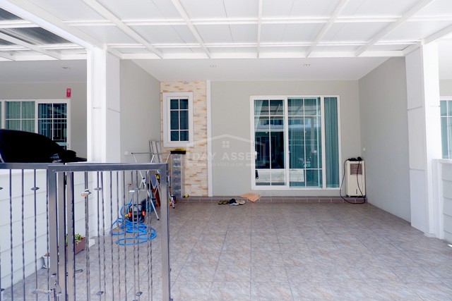 ขายทาวน์เฮาส์ 2 ชั้น หมู่บ้านโกลเด้น ทาวน์ รามอินทรา-วงแหวน ถนนคู่ขนานกาญจนาภิเษก เนื้อที่ 19 ตร.ว. ขายเพียง 3,190,000 ล้านบาท