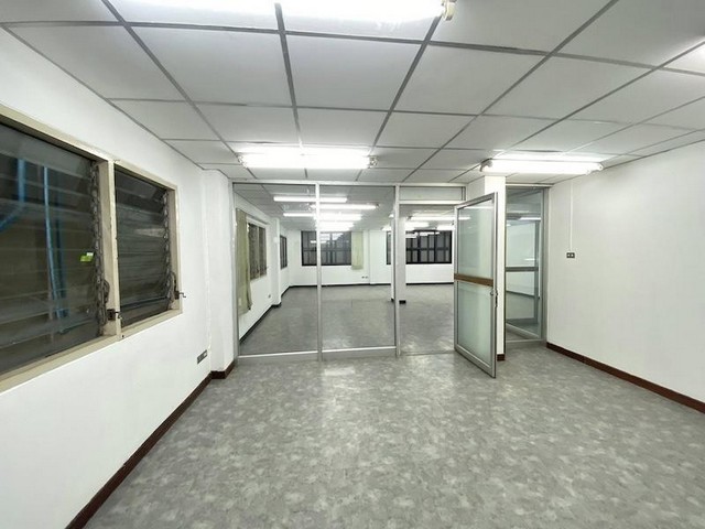 ให้เช่าสำนักงาน 5 ชั้น ย่านสาทร 11 ( เซนต์หลุยส์ ซอย 3 ) ใกล้ BTS ย่านธุรกิจ ทำเลทอง