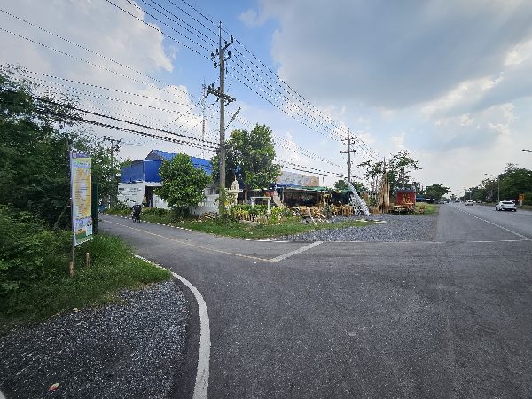 ขายที่ดินเปล่า องครักษ์ นครนายก ที่ดินเปล่า 1 แปลง ขนาด 1 ไร่  อยู่บนถนนรังสิต - นครนายก