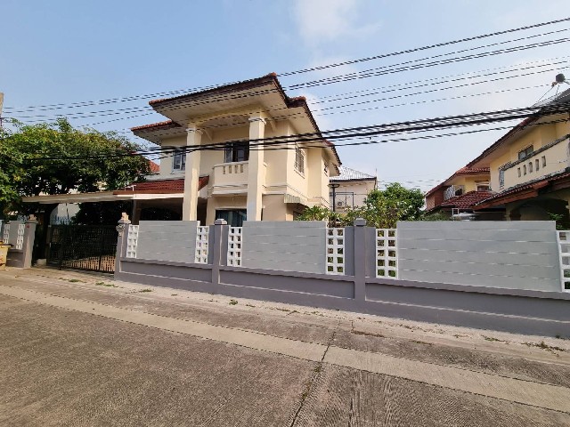 ขายบ้านเดี่ยว 2 ชั้น หมู่บ้านลภาวัลย์เก้า เนื้อที่ 72 ตารางวา ปากเกร็ด นนทบุรี