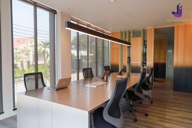 ขายโฮมออฟฟิศ 4 ชั้น Me-I Avenue Srinakarin เนื้อที่ 46 ตร.ว. พร้อมลิฟท์ ใกล้ซีคอนสแควร์