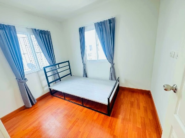 MRT คลองบางไผ่ 3.2 กม. รร.สารสาสน์วิเทศบางบัวทอง 4.1 กม. 4 นอน บ้านเดี่ยว 2 ชั้น 52 ตร.วา. 204 ตร.ม.  สะอาด สะดวก ปลอดภัย 2 น้ำ