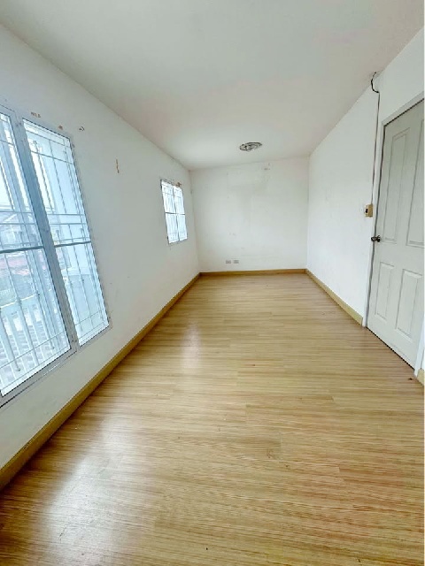 รร.นานาชาติไทย-จีน 1.8 กม.ตลาดน้ำบางพลี 2.5 กม. ทาวน์เฮาส์ 2 ชั้น 3 นอน 2 น้ำ 22 ตร.วา.172 ตร.ม. แหล่งชุมชน