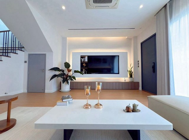 พูลวิลล่าหรู 3 ชั้น พร้อมระบบอัจฉริยะ ใจกลางเมืองเชียงใหม่