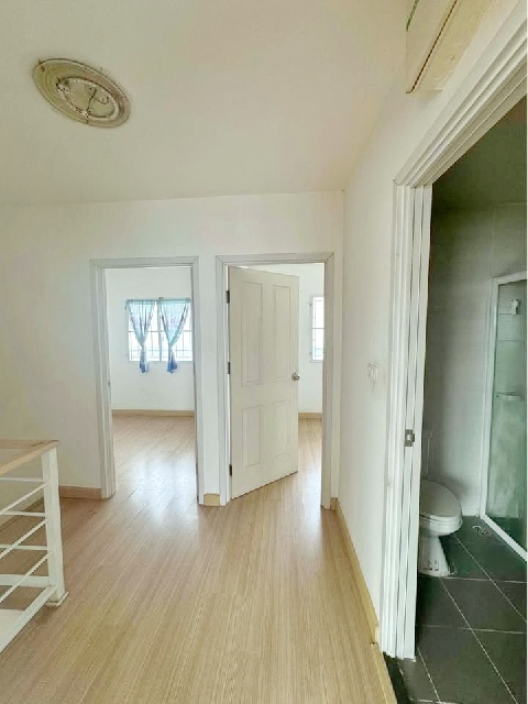 แหล่งชุมชน ทาวน์เฮาส์ 2 ชั้น 3 นอน 2 น้ำ ไม่มีเฟอร์ ไม่มีแอร์ 21 ตร.วา.170 ตร.ม. รร.นานาชาติไทย-จีน 1.8 กม.