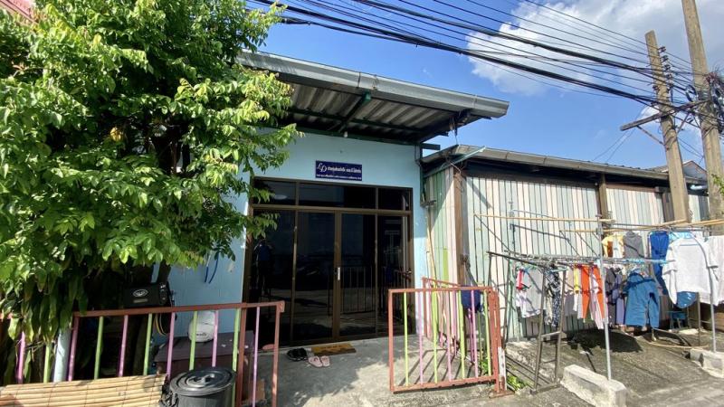 จ่ายน้อยแต่ได้บ้านเป็นหลัง ขายบ้านชั้นเดียว 2 ห้องนอน 1 ห้องน้ำ พระประแดง สมุทรปราการ ทำเลดีเดินทางเข้าเมืองได้ง่าย