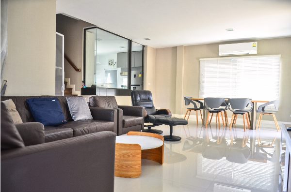 ขาย บ้านเดี่ยว หมู่บ้านซีรีนเลค (แลนด์แอนด์เฮาส์) ฮวงจุ้ยดี 129.6 ตร.ว. 5 นาทีถึงใกล้สนามบิน ใกล้เมือง ใกล้โรงเรียนนานาชาติ เดินทางสะดวก