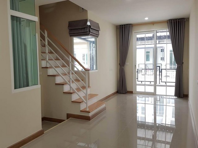 ให้เช่าทาวน์เฮ้าส์ 2 ชั้น โครงการโกลเด้นท์ทาวน์ บางนา สวนหลวง เขตประเวศ ใกล้ Mega บางนา