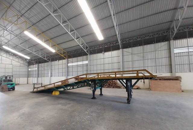 ให้เช่าโกดัง เนื้อที่ 4 ไร่กว่า พร้อมโกดัง 1,000 ตรม.ถนนบางบัวทอง 340 ย่านไทรน้อย นนทบุรี ( ขอ รง.ได้ )