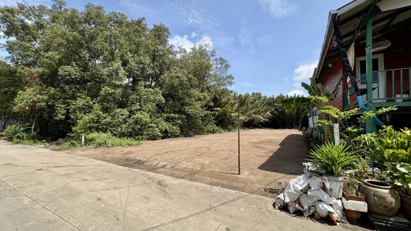 ขายที่ดิน ถมแล้วสวยมาก ซอยจัดสรรค์ ถ.คลองสรรพสามิต ต.ในคลองบางปลากด อ.พระสมุทรเจดีย์ ทรงสี่เหลี่ยม 119.6 ตารางวา ผังสีส้ม